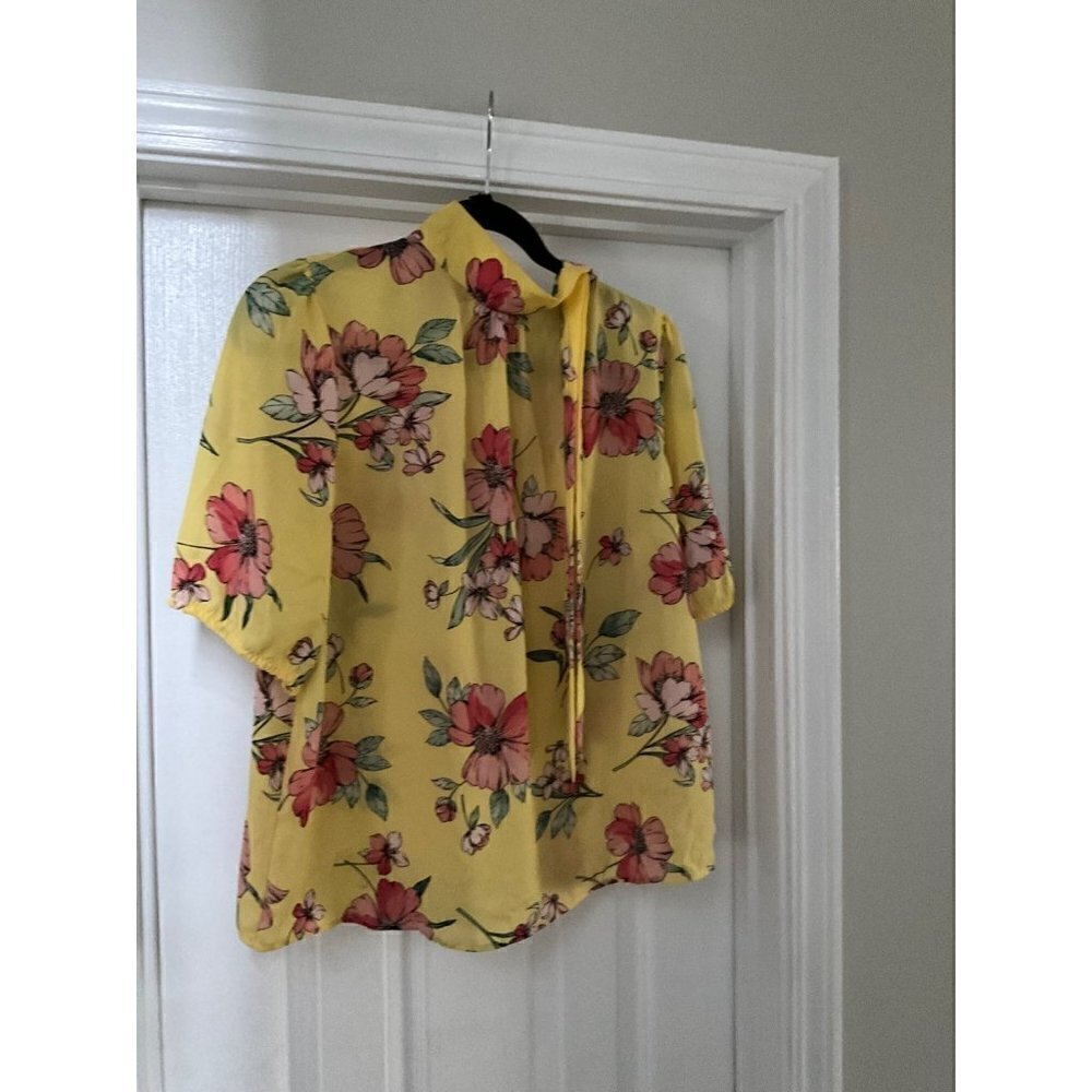 WOMEN’S Yellow‎ Floral Shirt Size Large